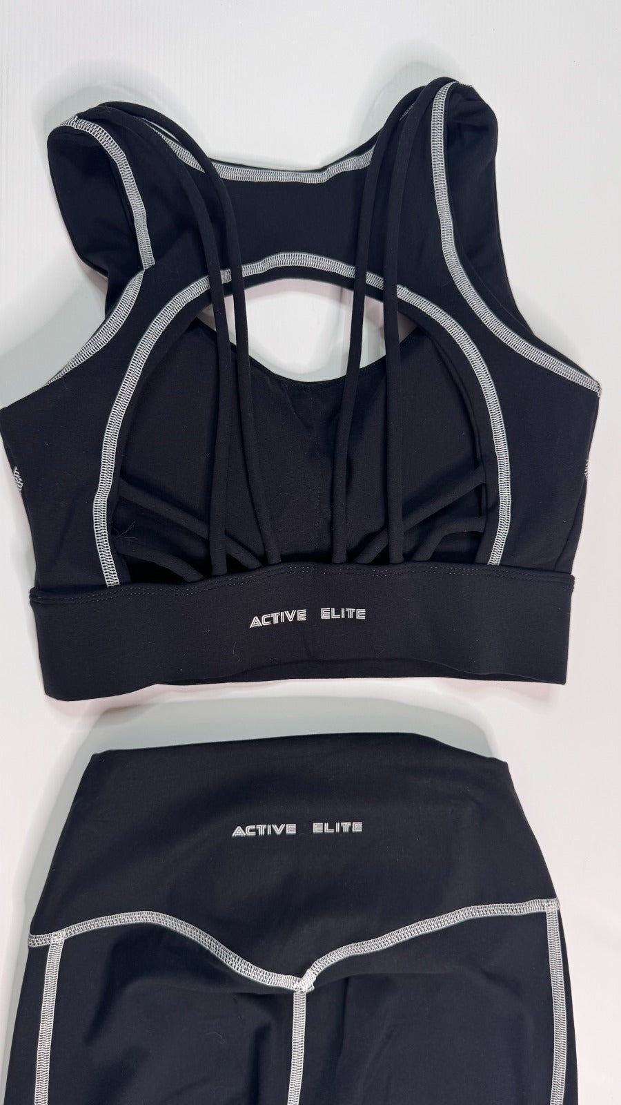 Pilara Set - Black Close Up